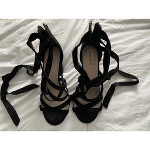 NWT BLACK STRAPPY LACE UP HEELS